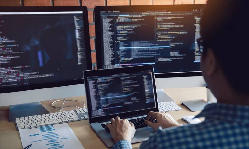 数据科学选型：R与Python如何赋能杭州网站建设？